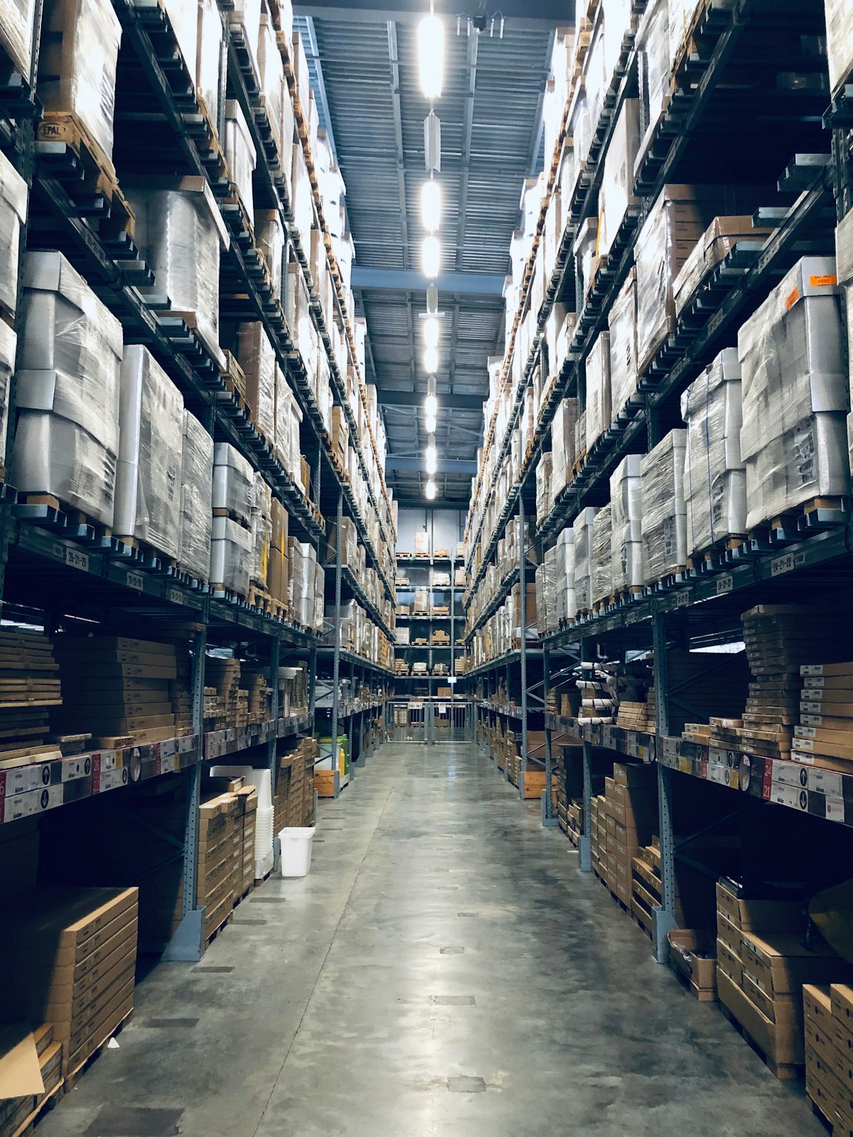 Warehouse pallet racking